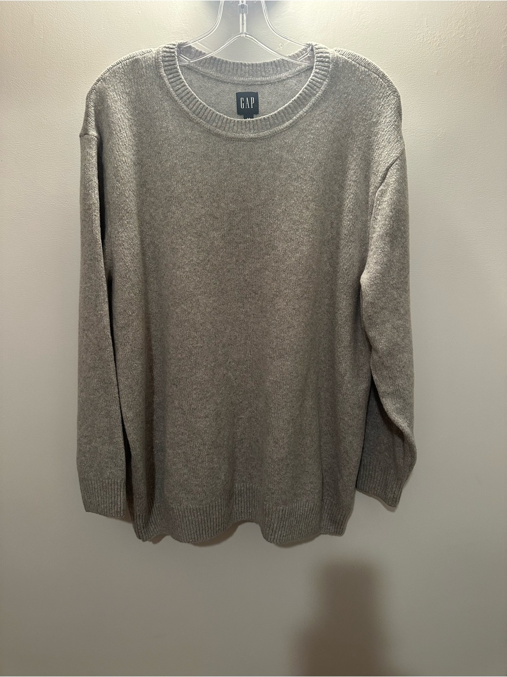 Gap Women’s Cashsoft Long Sleeve Crew Sweater, light gray size M